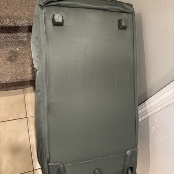 Lipault Paris Foldable Plume Wheeled Duffle Army Green Telescopic Handle & Case - Picture 6 of 16